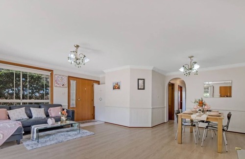Eastwood Villa | 位于繁华社区Eastwood的温馨Villa