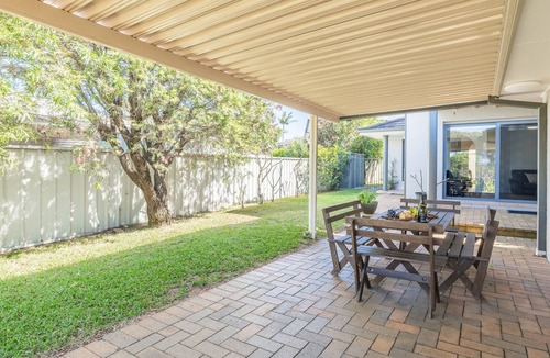 Fingal Bay House | 1/94 Rocky Point Rd - Duplex with Aircon, Foxtel and Short Walk To The Sports Club