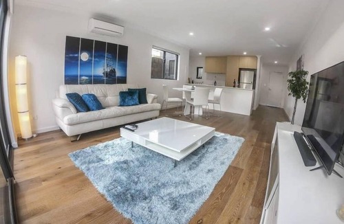 Cloverdale Apartment | 1 Bdrm Close Airport/Shops, Wifi, Netflix, Parking