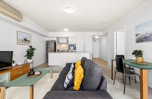 Brisbane Central Business District Apartment | 1-Bed Brisbane Apt with Pool & Gym
