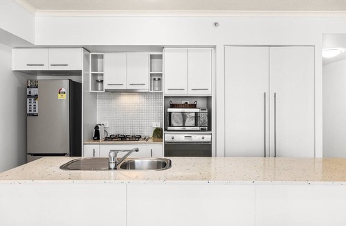 Brisbane Central Business District Apartment | 1-Bed Brisbane Apt with Pool & Gym
