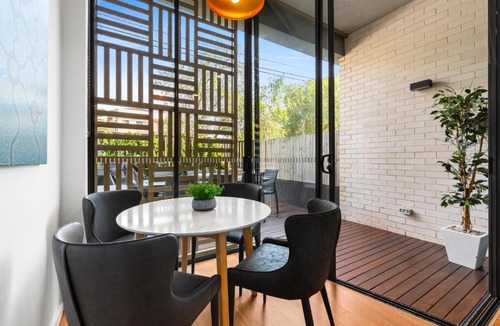 Kensington Apartment | 1-Bed Unit with Alfresco Dining and BBQ