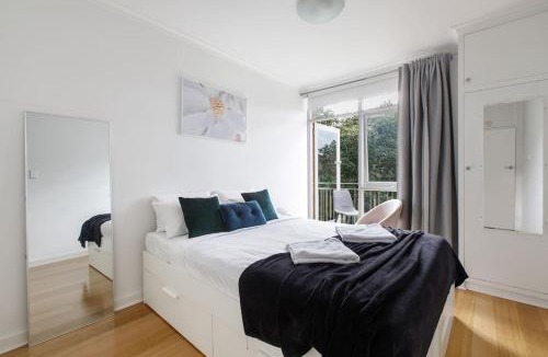 St. Kilda East Apartment | 1 bedroom Boutique in St Kilda East with secure parking