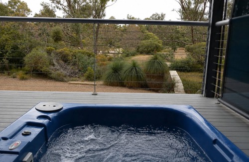 McAlinden Ski Chalet | 1 Bedroom Cabin Farm Retreat