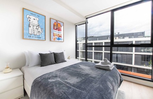 Abbotsford Apartment | 1-Bedroom Gem with Pool and Gym in Abbotsford