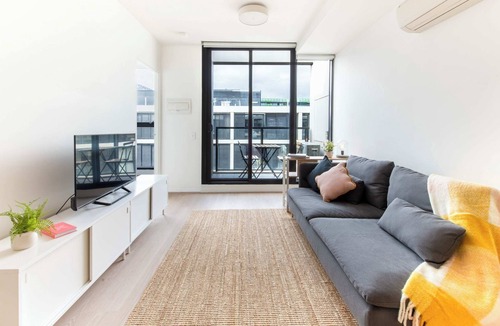 Abbotsford Apartment | 1-Bedroom Gem with Pool and Gym in Abbotsford