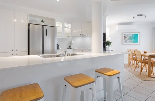 Sunshine Beach Apartment | 1 Craiglea Lodge - Prime Location Right at the Beach