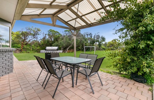 St. Andrews Beach House | 1 Oak - Rye Back Beach Accommodation