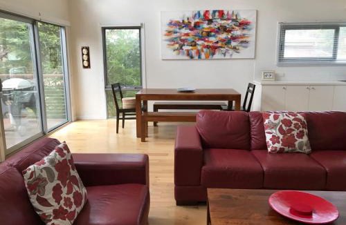 Sandy Point House | 10 Anderson Avenue Sandy Point Stay 3 Pay 2 Winter Special