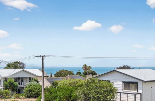 Hayborough House | 10 Rupara – Family Beach House with Sea Views | Linen Included