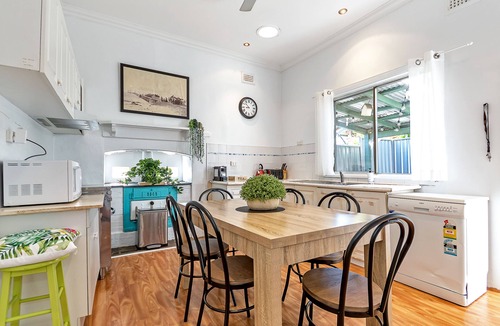 Busselton House | 100 Year Old Cottage walking distance from Shops and Cafes.
