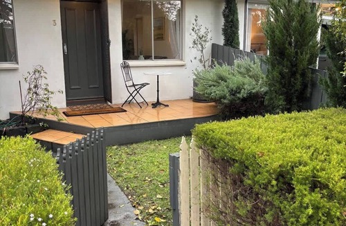 Highton House | 100m Highton Village - Peaceful 2 Bedroom