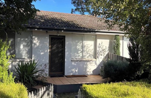 Highton House | 100m Highton Village - Peaceful 2 Bedroom