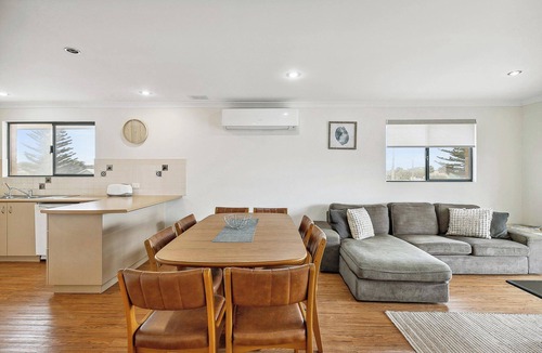 Ledge Point House | 100m to the beach