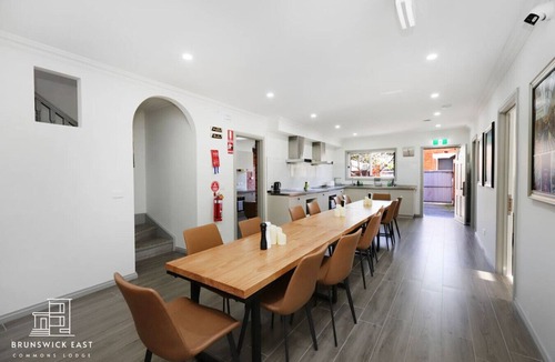 Brunswick East House | 103 Luxury Queen & King Single beds w/Fast WiFi - 18 mins tram to CBD