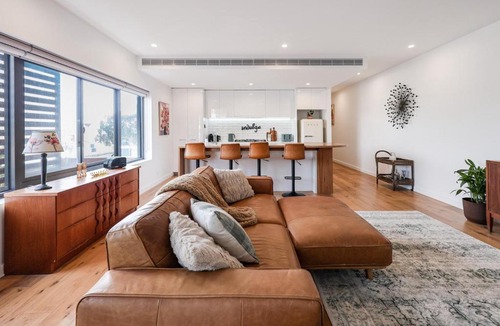 Portarlington Apartment | 104 Portarlington Esplanade 2 bedroom, 2 bathroom apartment Parking Walk to the beach and shops Elevator access