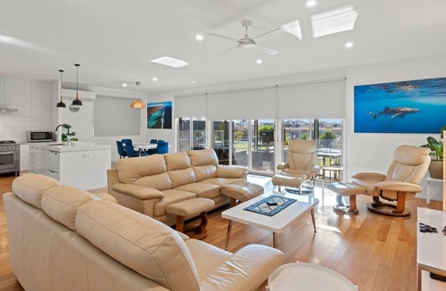 Exmouth House | 108 Madaffari Drive - bring your boat!