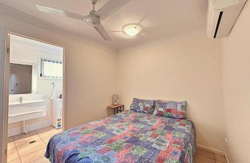 Moranbah Apartment | 11 37 St Francis Dr Neat 1BR AC Parking