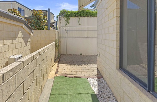 Innaloo House | 11 Secluded Shaw Family Home close to shops & beach Sleeps 6