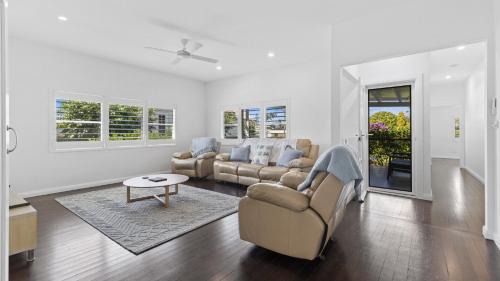 Tea Gardens House | 118 Myall Street Hawks Nest