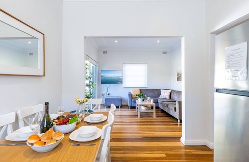 Shoal Bay House | 12 Tomaree Road - 200 mtrs to Shoal Bay Beach
