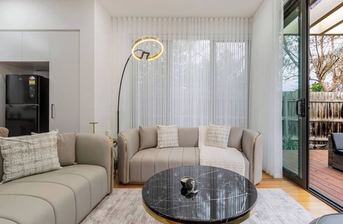 Williamstown North House | 12BR Luxury Escape Near Beach Museum & CBD