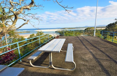 Nambucca Heads House | 13 High Street - Situated in High Street, being close to the river, town centre and V Wall. Three be