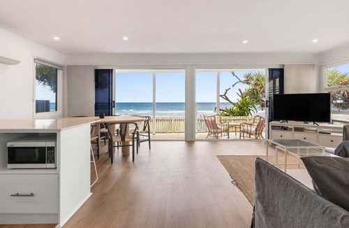 Mermaid Beach Apartment | 13E Oceanview Easement