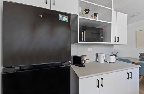 Mosman Park Apartment | 15 Calm & Cosy w Parking - Walk to Beach & Train