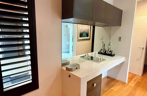 Lakelands House | 15 Luxury Exec Living Outdoor Oasis 4BR & Parking