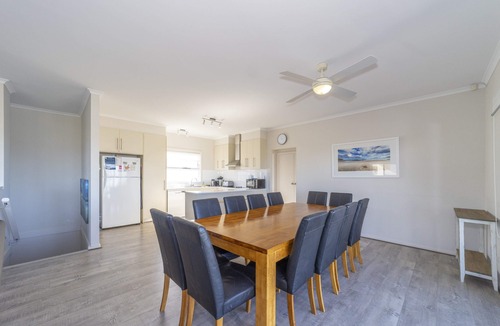 Middleton House | 16 Chapman Rd, Pets Negotiable - Wi-Fi