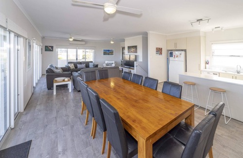 Middleton House | 16 Chapman Rd, Pets Negotiable - Wi-Fi
