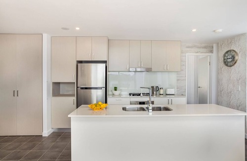 Dee Why Apartment | ★160m2 LUXURY ROOFTOP PENTHOUSE, OCEAN VIEW,GARAGE