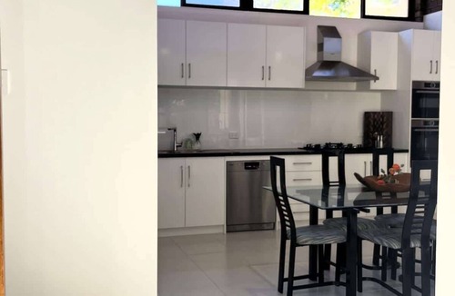 Nedlands House | 17 Rare Cool Urban-Style Nedlands 4BR-Parkng&Pool