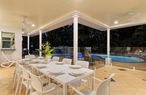 Port Douglas House | 17 Solander Boulevard - 6 Bedroom House Across From The Beach