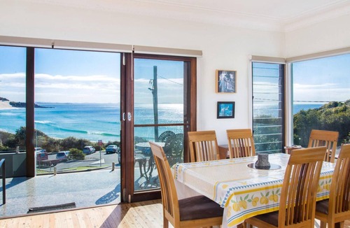 Forster House | 18 Cliff Road - Opposite One Mile Beach!