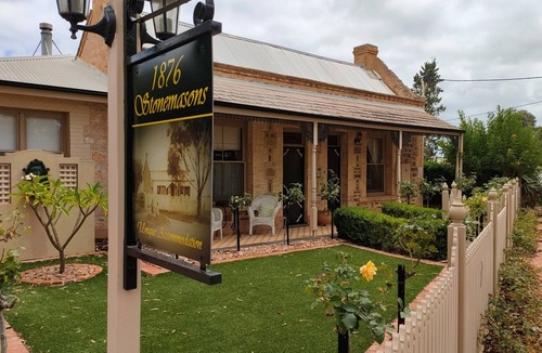 Moonta Bay Cottage | 1876 Stonemasons - A step back in time Couples Cottage in Moonta Bay