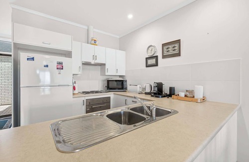 Encounter Bay Apartment | 19-117 Franklin Pde - Beachfront - WiFi & Linen