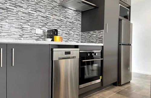 Bridport Apartment | 1A Central Bridport Beach Location with sea view