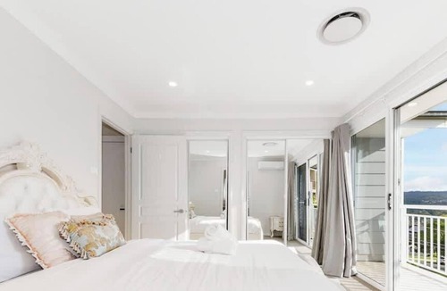 Wheeler Heights House | 1B house beachside comfy stay