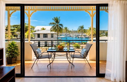South Townsville Apartment | 1BR Apartment Waterfront views, Walk to Stadium & City