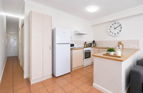 South Townsville Apartment | 1BR Apartment Waterfront views, Walk to Stadium & City