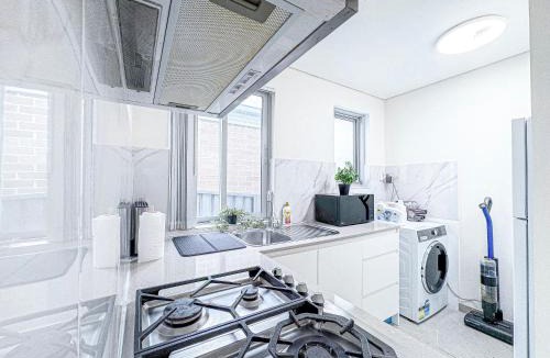 Arncliffe House | 1BR Granny Flat - Free Parking - Near Airport & Train