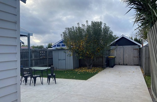 Geelong West Cottage | 2 bdrm, family friendly, Comfy Cottage in walking distance to….
