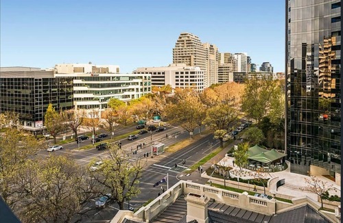 Melbourne Apartment | 2-bed Apt w/ Pool, Gym & Parking! Near Albert Park