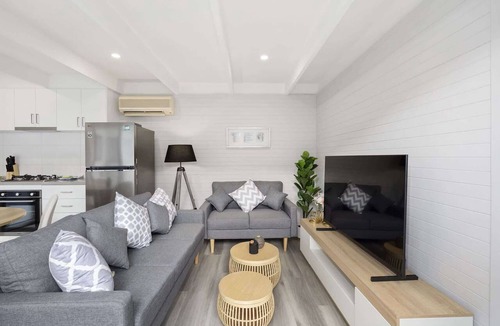 Rosebud Apartment | 2-Bed Rosebud Apartment with BBQ & Garden