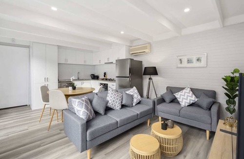 Rosebud Apartment | 2-Bed Rosebud Apartment with BBQ & Garden