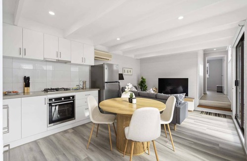 Rosebud Apartment | 2-Bed Rosebud Apartment with BBQ & Garden