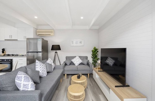 Rosebud Apartment | 2-Bed Rosebud Apartment with BBQ & Garden
