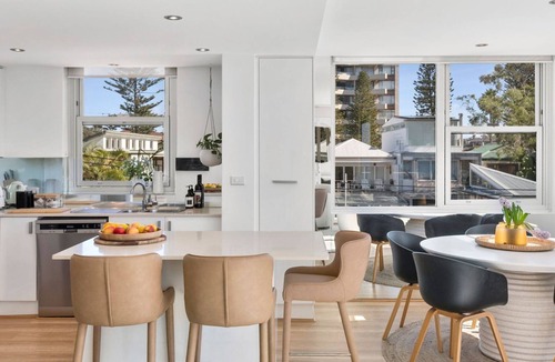 Manly Apartment | 2 Bedroom Apartment with views of Manly Beach!